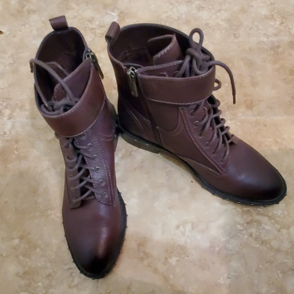 Boots - Picture 2 of 4